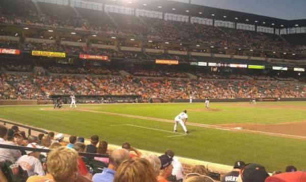 Oriole Park at Camden Yards, bloc: 16, rangée: 8, place: 12