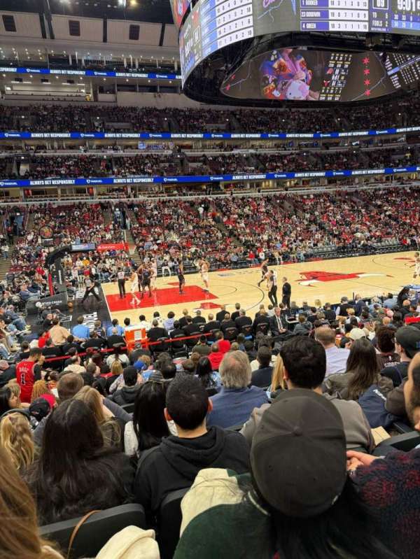 United Center, bloc: 102, rangée: 11, place: 8