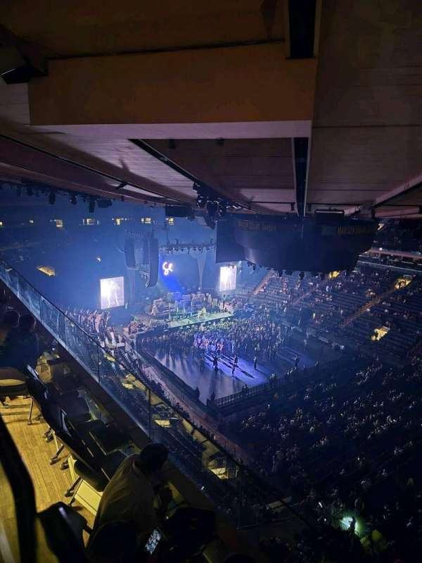 Madison Square Garden, bloc: 328, rangée: 2, place: 9