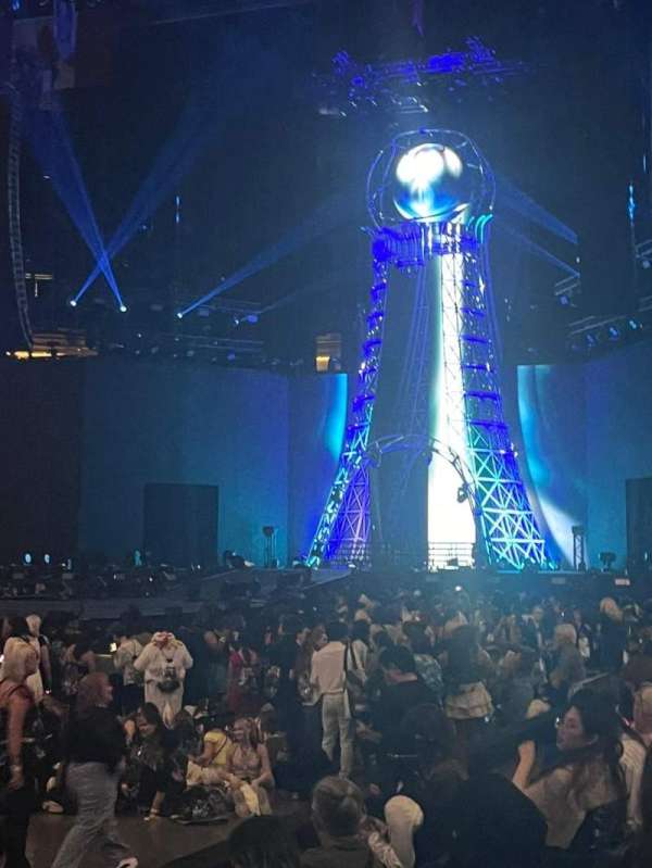 Scotiabank Arena, bloc: 121, rangée: 4, place: 4