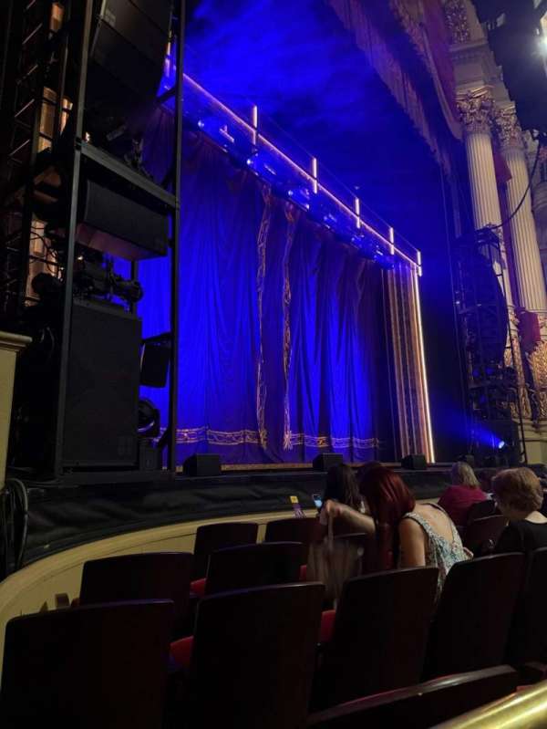 Academy of Music, bloc: Parquet Left, rangée: AA, place: 17