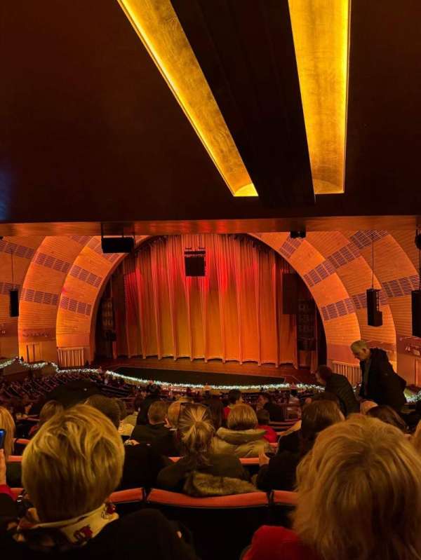 Radio City Music Hall, bloc: 2nd Mezzanine 2, rangée: J, place: 208