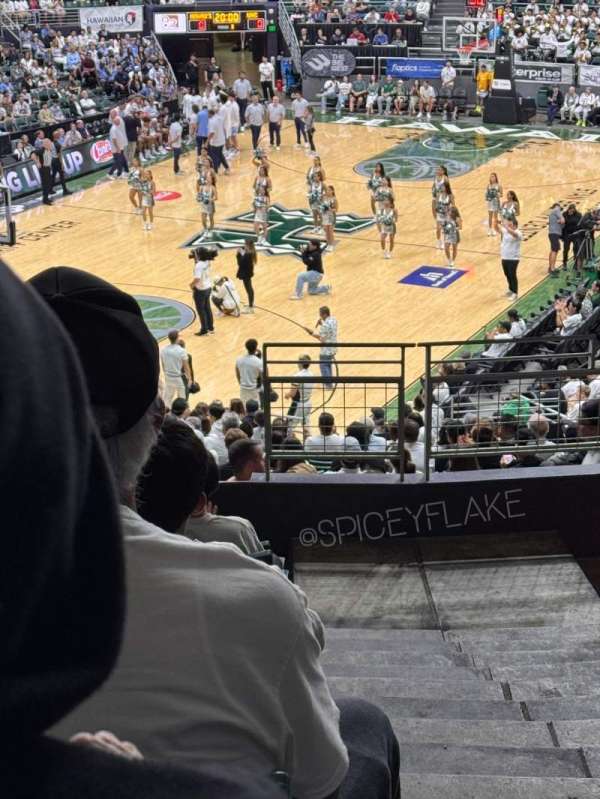Stan Sheriff Center, bloc: CC, rangée: 10, place: 1
