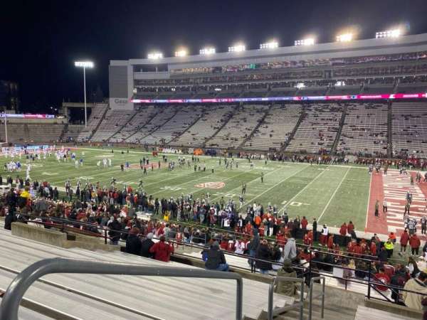 Martin Stadium, bloc: 30, rangée: 12, place: 1
