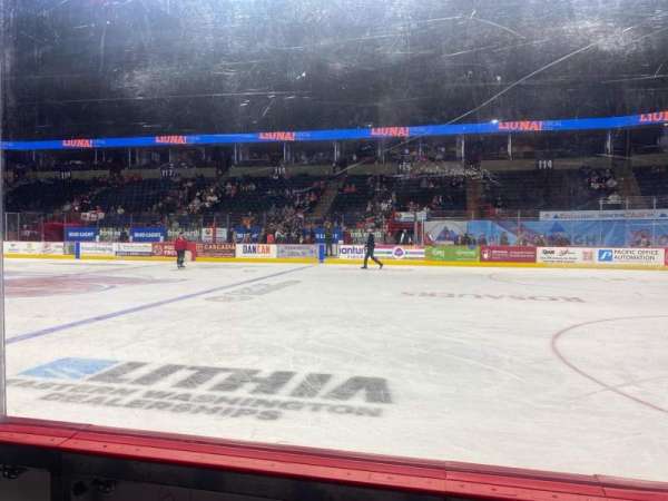 Spokane Arena, bloc: 105, rangée: B, place: 1