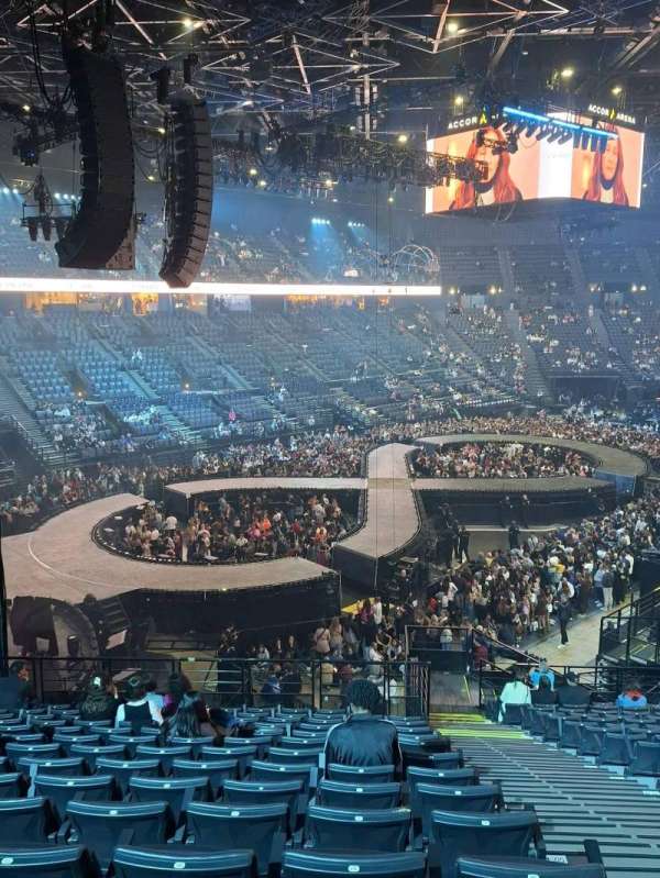 Accor Arena, bloc: Gradin M, rangée: 1, place: 7