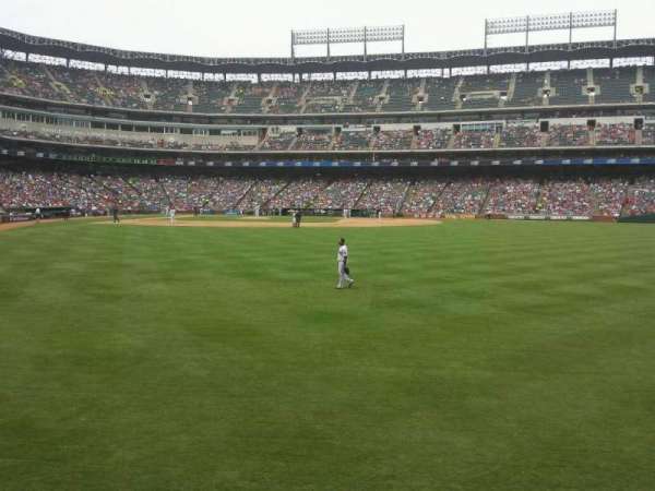 Globe Life Park in Arlington, bloc: 46, rangée: 1, place: 19
