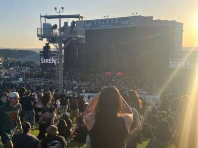 Isleta Amphitheater bloc lawn