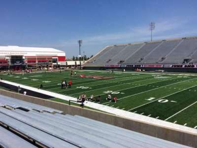 Huskie Stadium bloc A