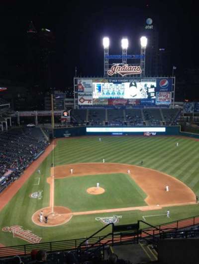 Progressive Field bloc 550