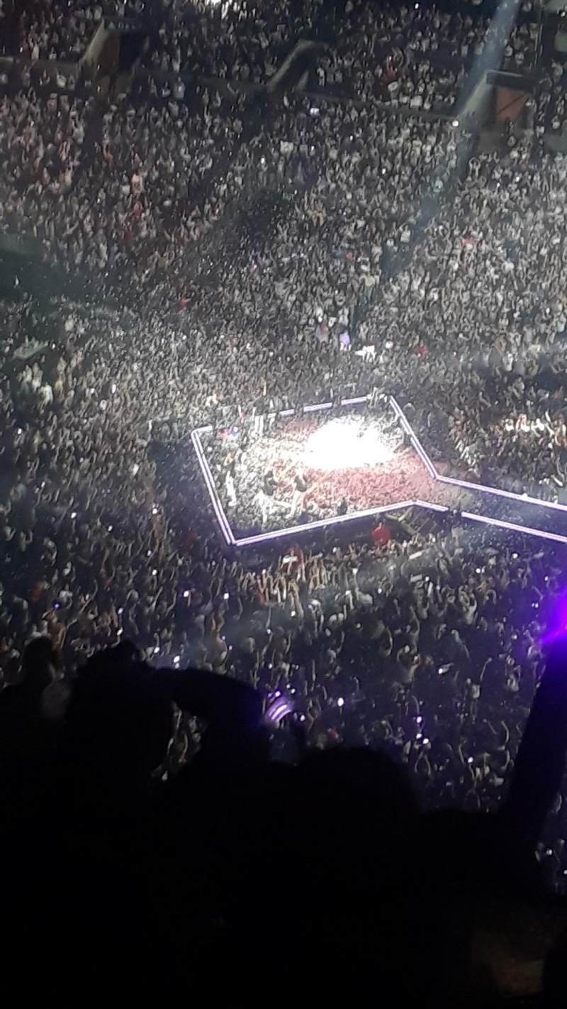 Crypto.com Arena, bloc 334, rangée 13, place 1 - BTS visite guidée: Love  Yourself World Tour, partagé par Anonyme